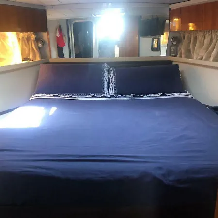 Yacht Blues Bådhotel *